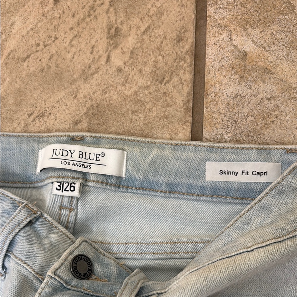 Judy Blue skinny fit  Women's Capri, light Blue , size 3/26 - Picture 4 of 4